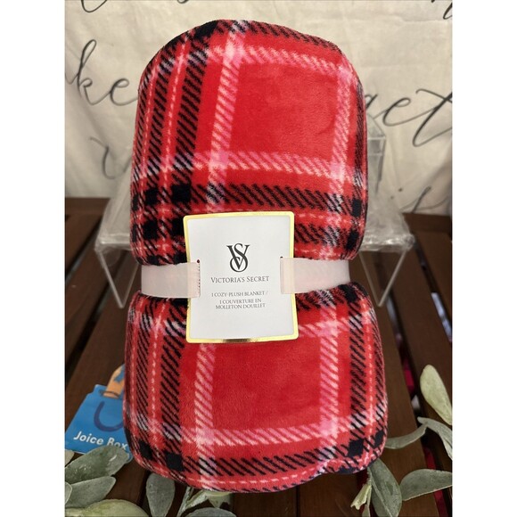 Victoria's Secret Plush Sherpa Cozy Fleece Throw Blanket Red Plaid Holiday - Picture 6 of 9